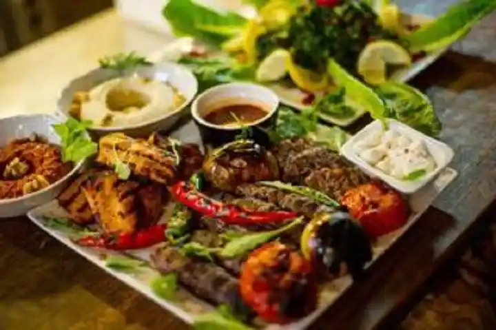 Café Corniche Fisk Meze Meny Med Priser